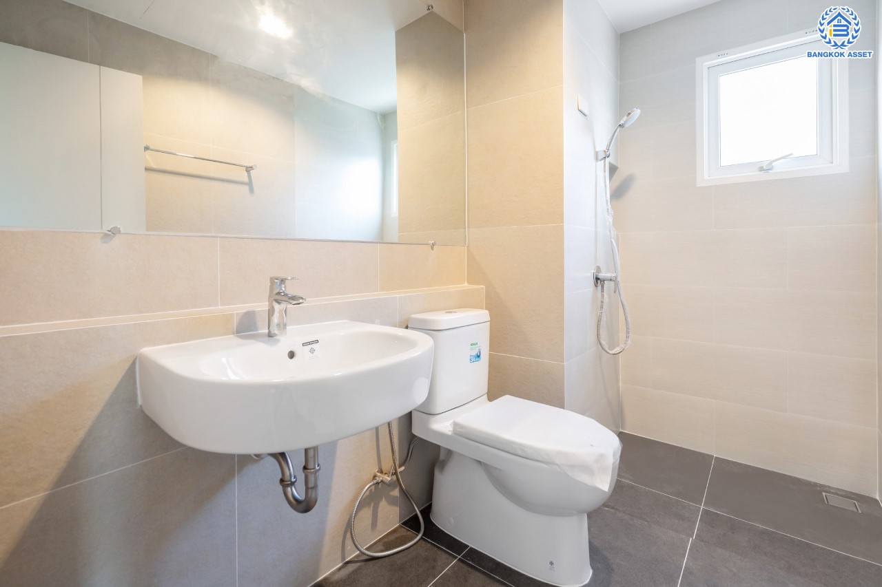 บ้านมือสองตกแต่งใหม่ แบรนด์ AP ม.เดอะซิตี้ ราชพฤกษ์ ตกแต่งหรูหราสไตล์ Modern บนเนื้อที่ 51.6 ตร.ว. ฟังก์ชันจัดเต็ม 4 ห้องนอน 3 ห้องน้ำ 2 ที่จอดรถ พร้อมรองรับครอบครัวขยาย เชื่อมต่อหลายเส้นทางทั้ง ถ.ราชพฤกษ์ ,ถ.รัตนาธิเบศร์ และถ.กาญจนาภิเษก และเพียง 5 นาทีถึงรถไฟฟ้า "สถานีบางพลู"